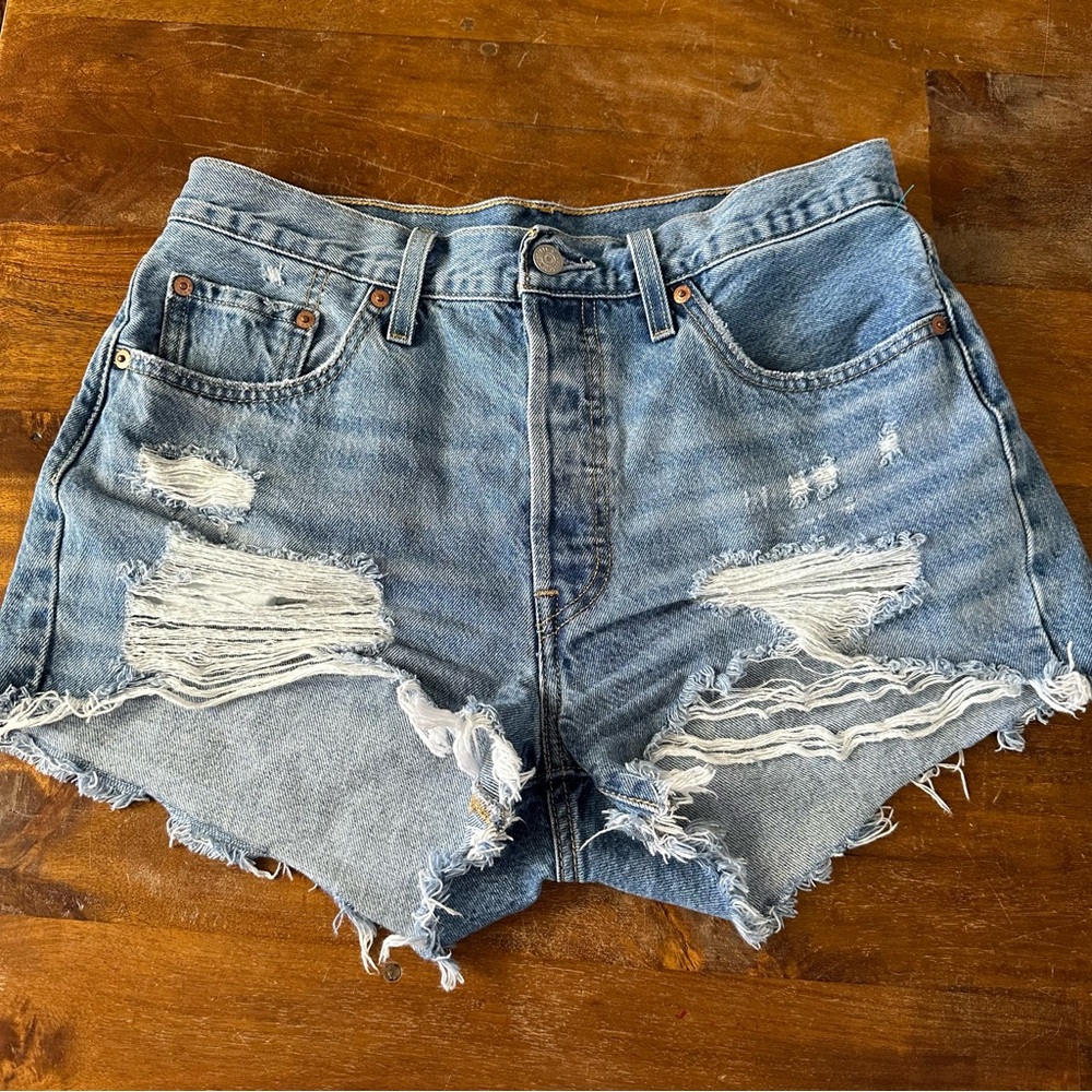 Levi’s 501‎ classic distressed cut off denim jean shorts size 29